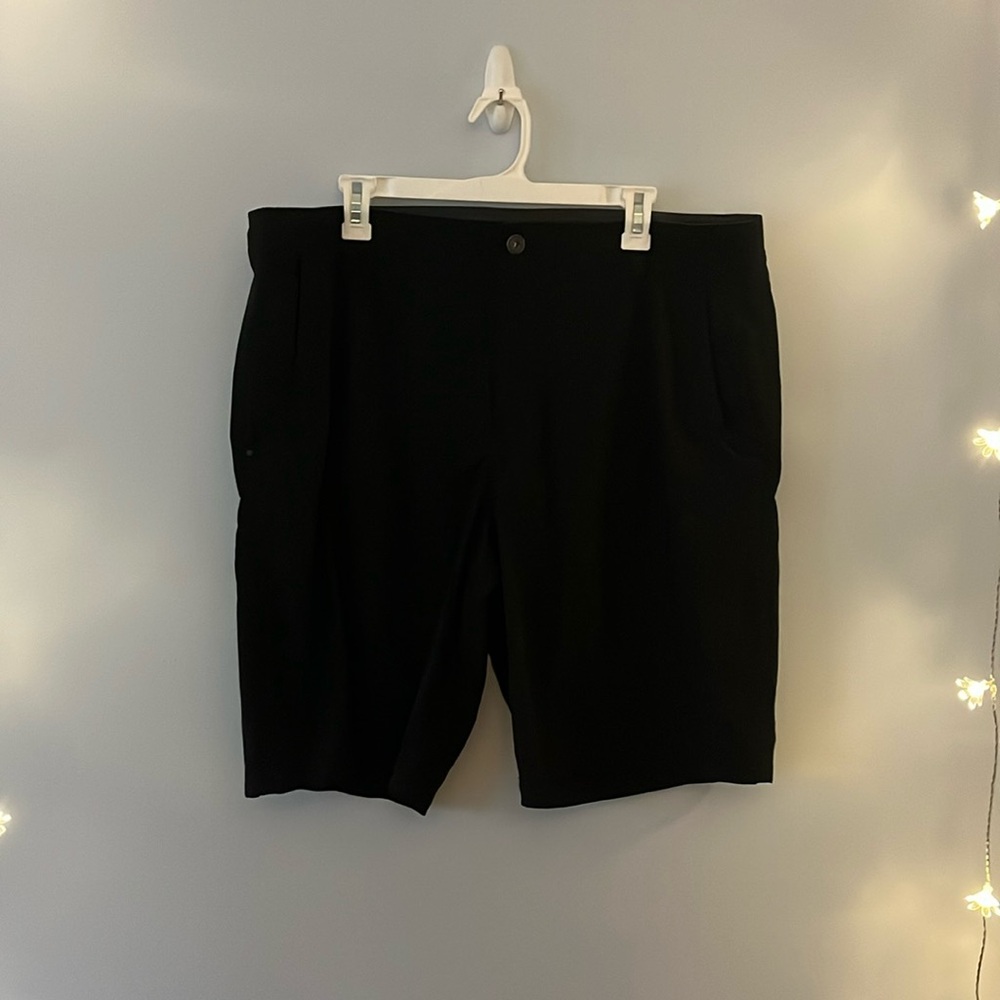 Lululemon Men’s Short Size 40
